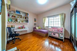 Parry Avenue (D19), Terrace #563320381